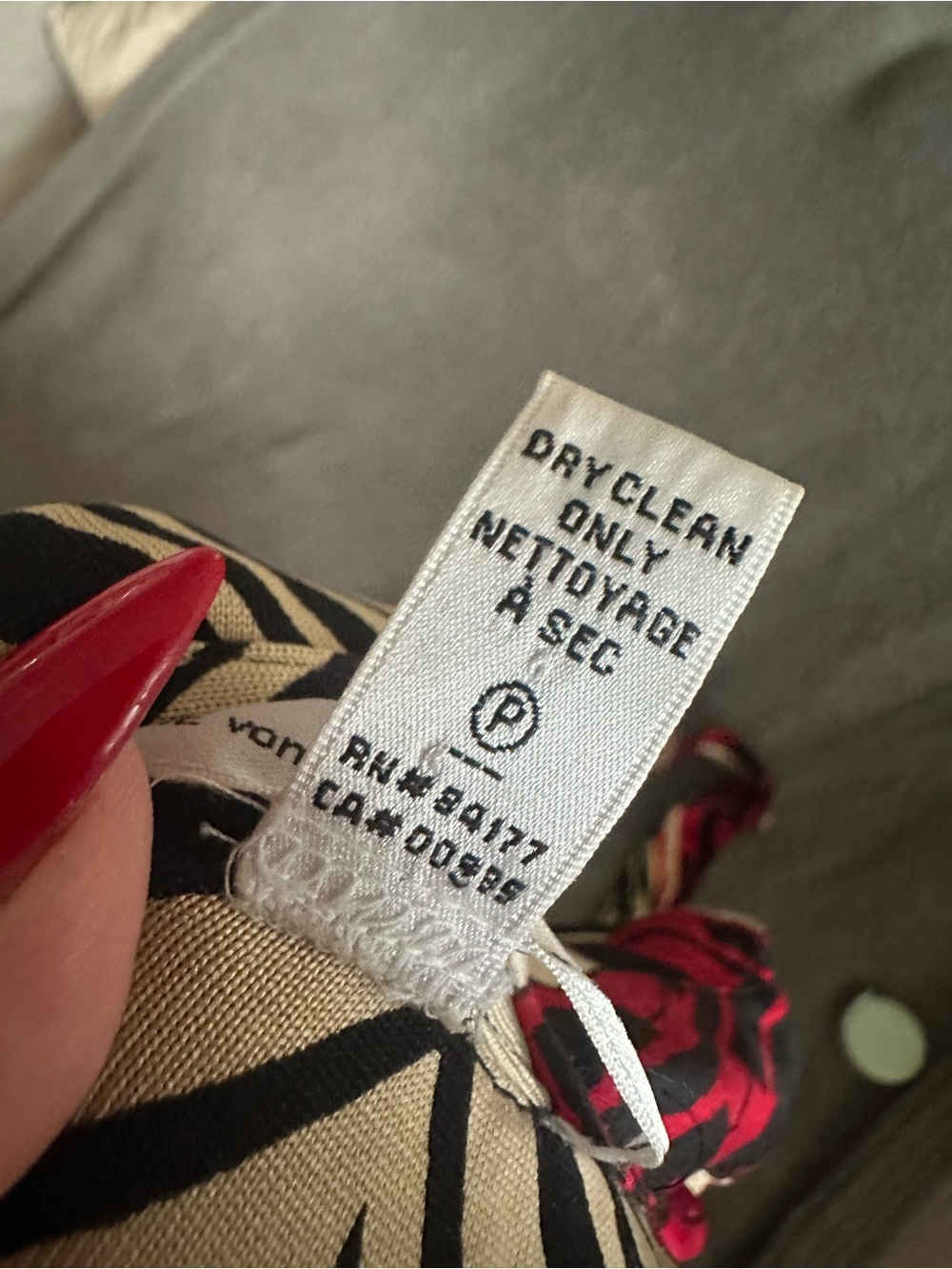 DVF Diane von Furstenberg Vintage Silk Utility Chevron Wrap Dress Red Black Sz 4 - Picture 8 of 11